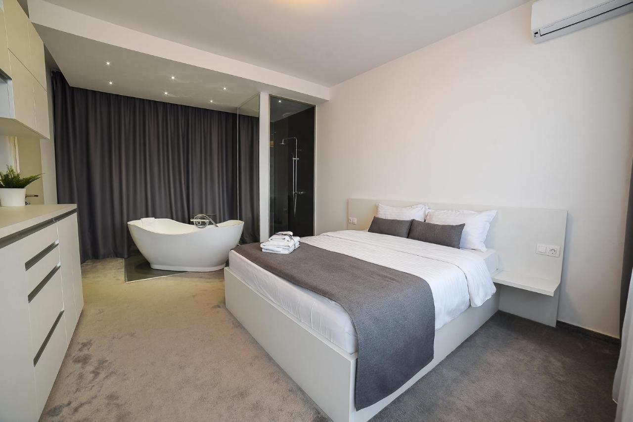Apartment 22 *
